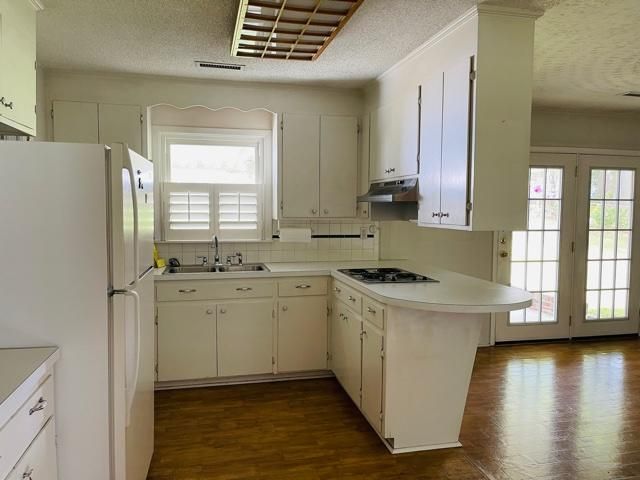6022 Ridgecrest Ave, Hanahan, SC 29410