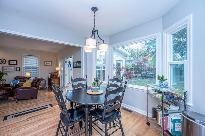4 Fitzroy Dr, Charleston, SC 29414