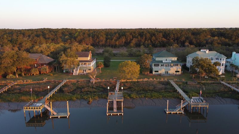 913 Shellmore Ln, Mcclellanville, SC 29458