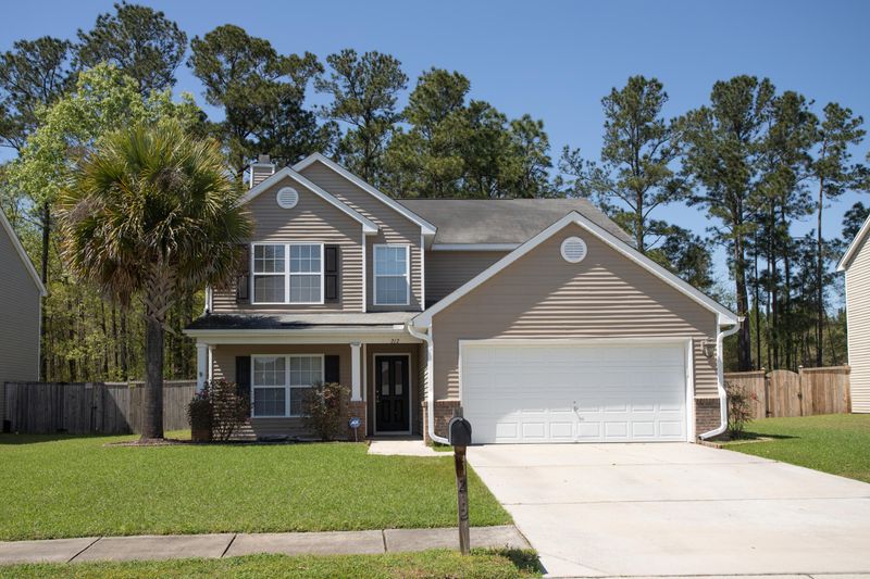 212 Waterbrook Dr, Goose Creek, SC 29445