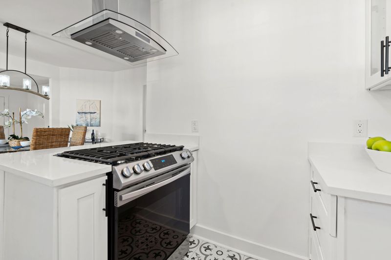 194 W Poplar St, Charleston, SC 29403