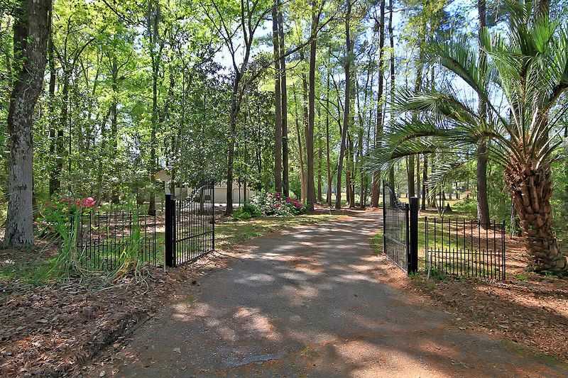 104 Lucretia Ln, Summerville, SC 29483