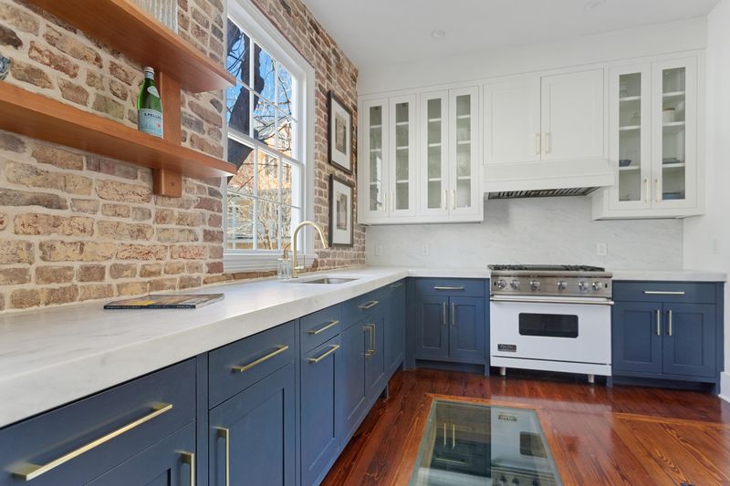 110- 110.5 King St, Charleston, SC 29401