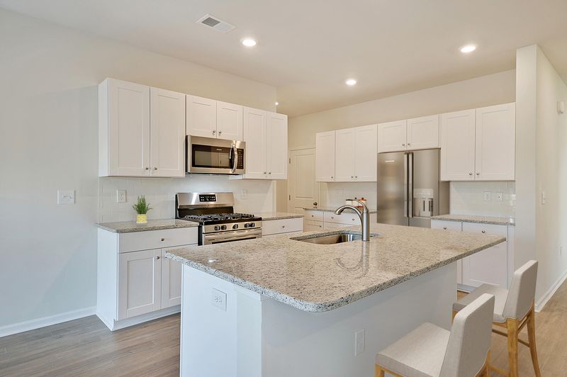 140 Lucky Day Rd, Summerville, SC 29486