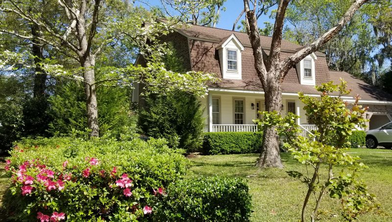 24 S Hampton Dr, Charleston, SC 29407