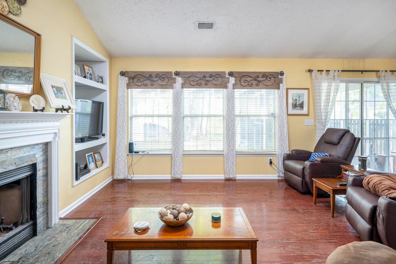 603 Carters Grove Rd, Charleston, SC 29414