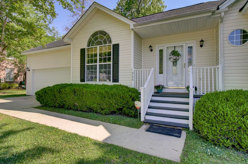 908 Trent St, Charleston, SC 29414