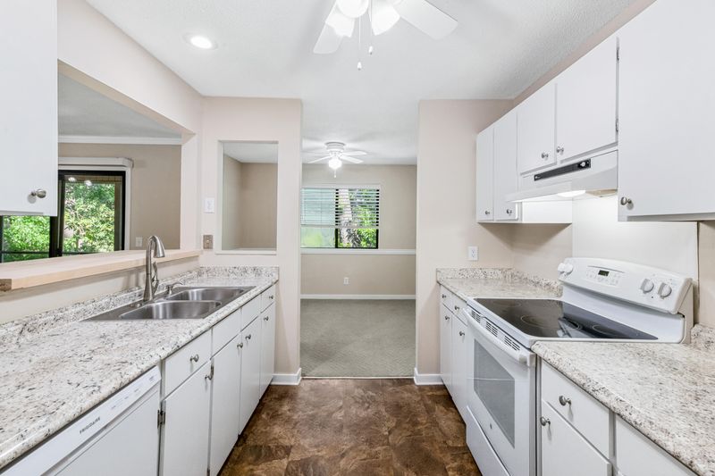 2340 Treescape Dr #5, Charleston, SC 29414