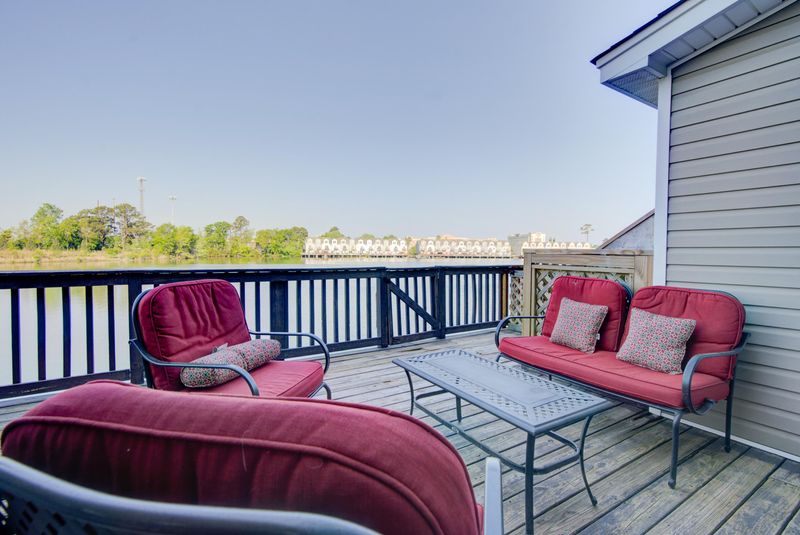 4895 Lake Palmetto Ln, North Charleston, SC 29418