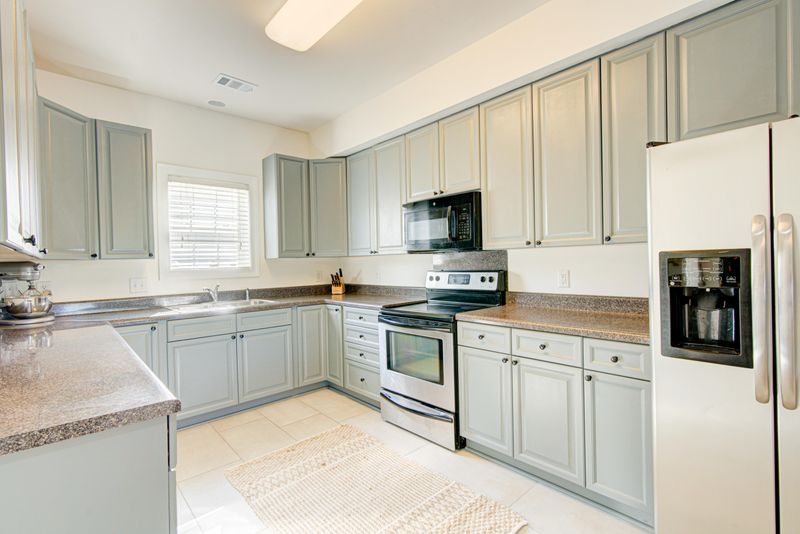 4895 Lake Palmetto Ln, North Charleston, SC 29418
