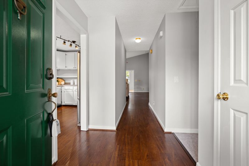 4 Shuttle Ct, Charleston, SC 29407
