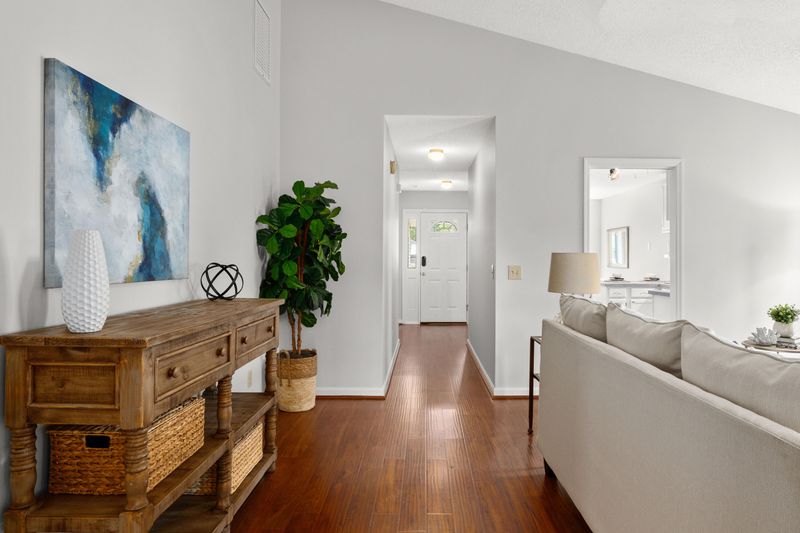 4 Shuttle Ct, Charleston, SC 29407