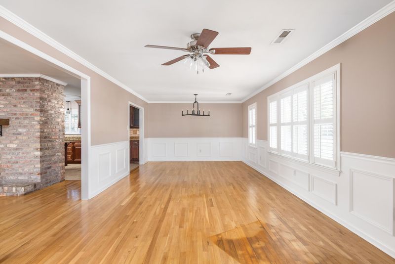 1882 Capri Dr, Charleston, SC 29407