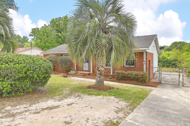 7619 Peppercorn Ln, North Charleston, SC 29420