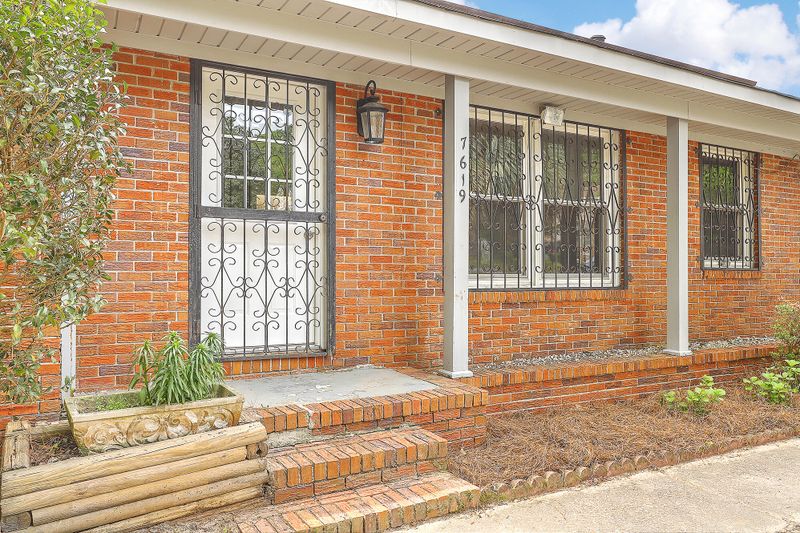 7619 Peppercorn Ln, North Charleston, SC 29420