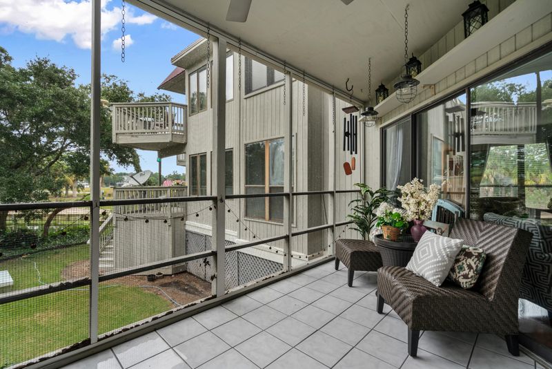 205 Little Oak Island Dr, Folly Beach, SC 29439