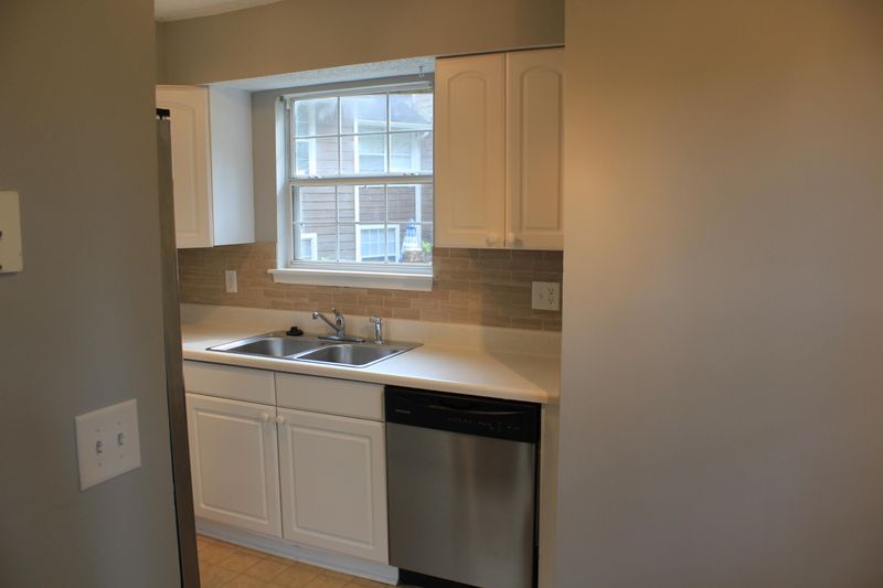 122 Luden Dr #D, Summerville, SC 29483