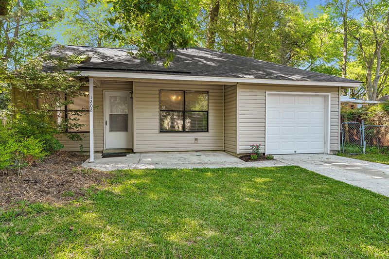 1208 Maryland Dr, Ladson, SC 29456