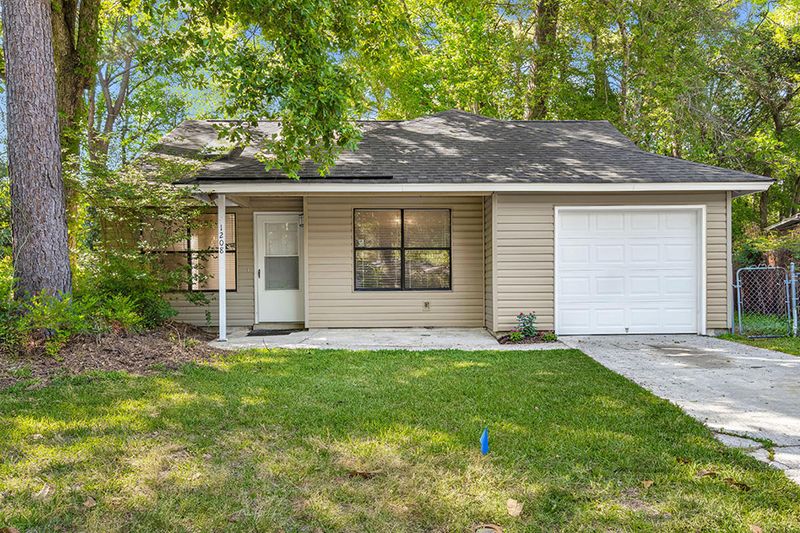 1208 Maryland Dr, Ladson, SC 29456
