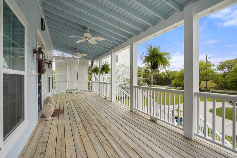 1690 Old Military Rd, Charleston, SC 29412