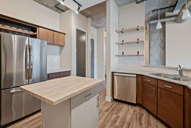 150 Bee St #413, Charleston, SC 29401