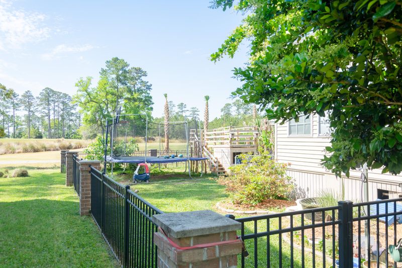 1813 Palmetto Isle Dr, Mount Pleasant, SC 29466