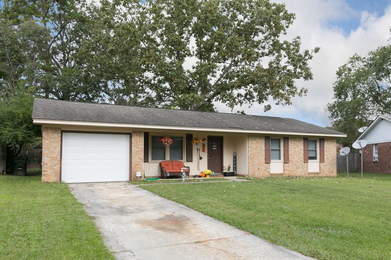 4 Grover Ln, Goose Creek, SC 29445