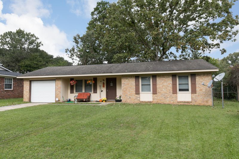 4 Grover Ln, Goose Creek, SC 29445