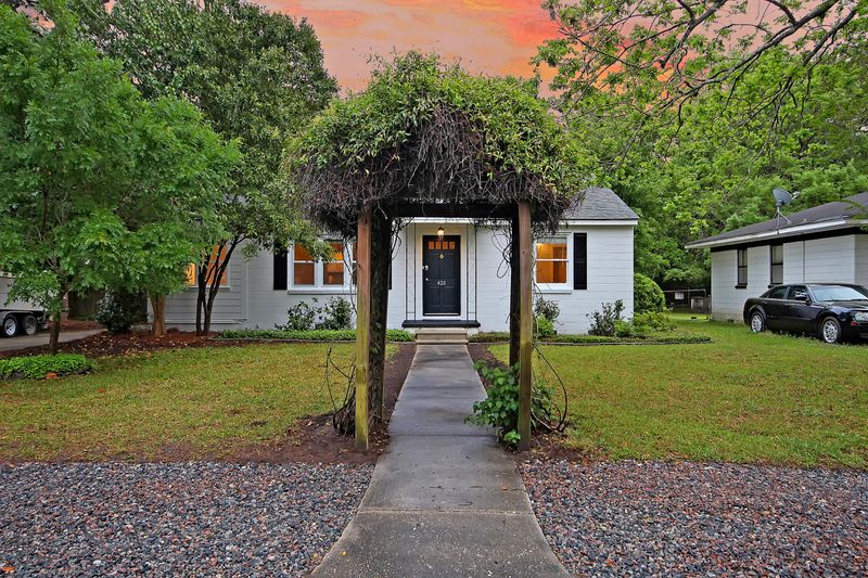 420 Stinson Dr, Charleston, SC 29407