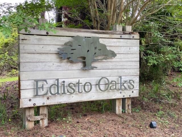 33 Deer Track Dr, Edisto Island, SC 29438