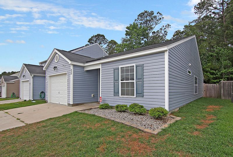 215 Coosawatchie St, Summerville, SC 29485