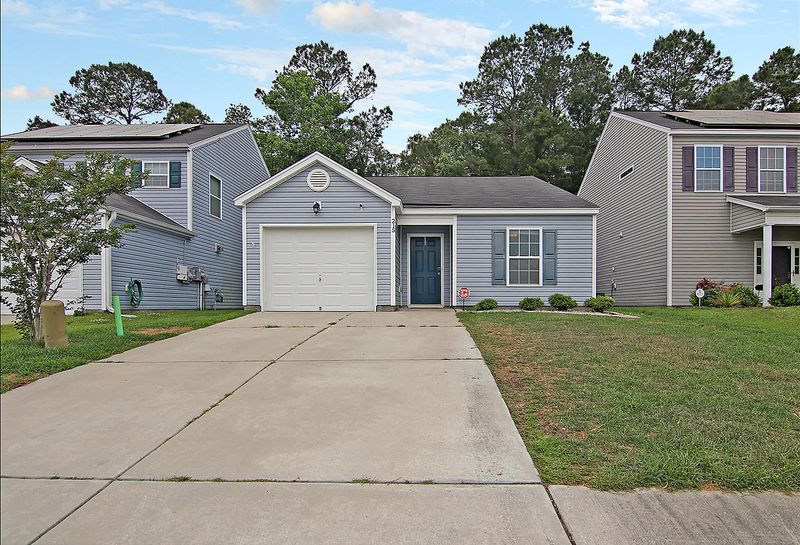 215 Coosawatchie St, Summerville, SC 29485
