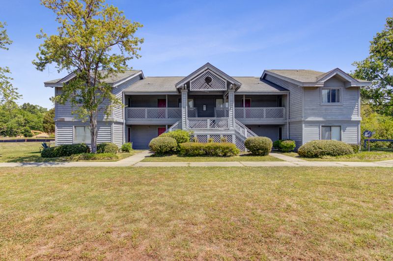 1406 Tailrace Dr, Moncks Corner, SC 29461