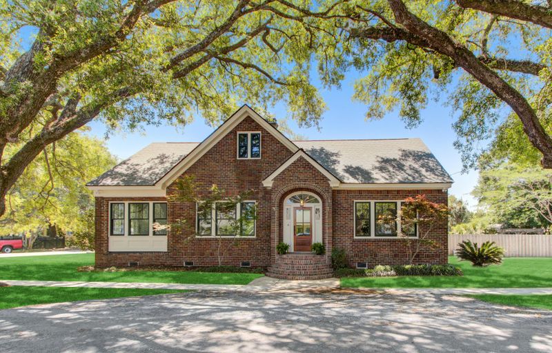 8 Fenwick Dr, Charleston, SC 29407