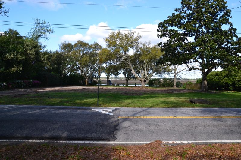 710 N Shore Dr, Charleston, SC 29412
