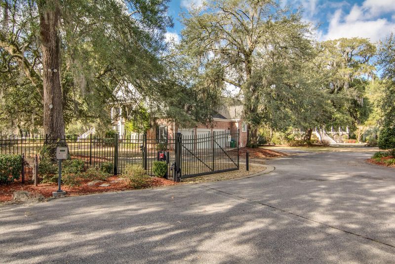 101 Oak Village Ln, Summerville, SC 29483
