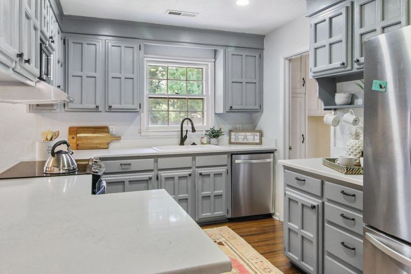 8361 Glenford Rd, North Charleston, SC 29406