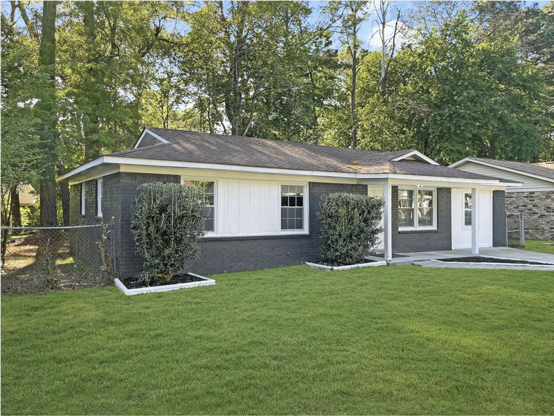 307 Elliott Dr, Ladson, SC 29456
