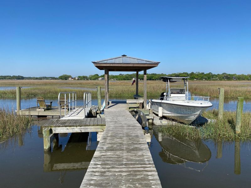 3046 S Shore Dr, Charleston, SC 29407