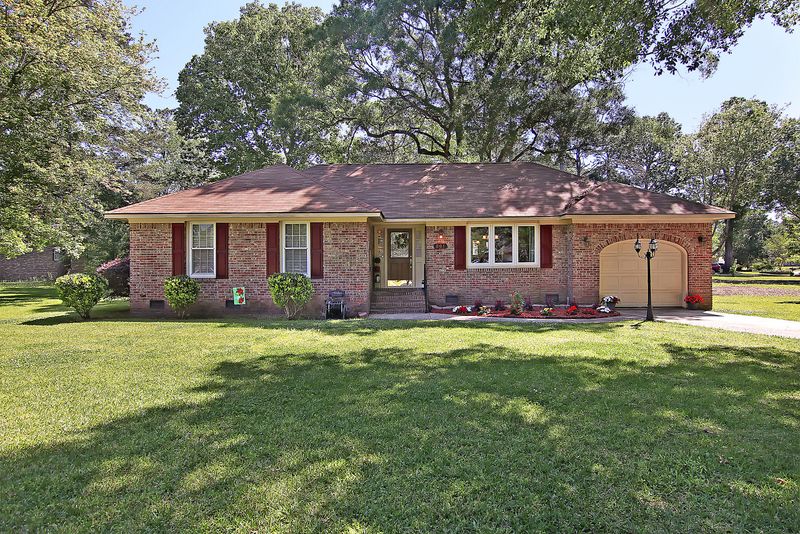 201 Heber Rd, Summerville, SC 29485