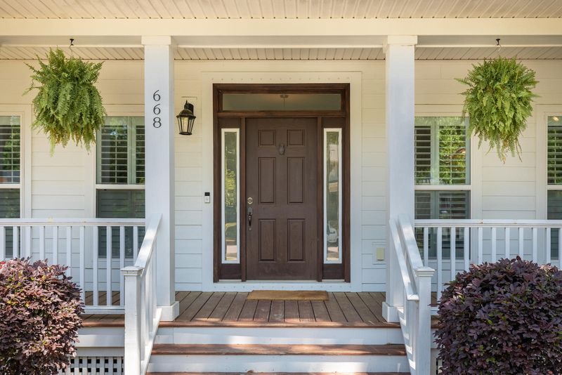 668 Kent St, Mount Pleasant, SC 29464