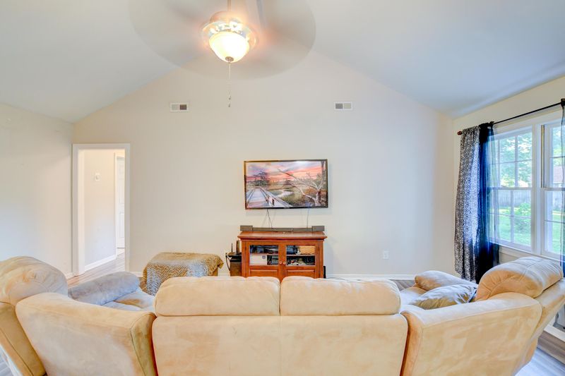 39 Princeton Rd, Goose Creek, SC 29445