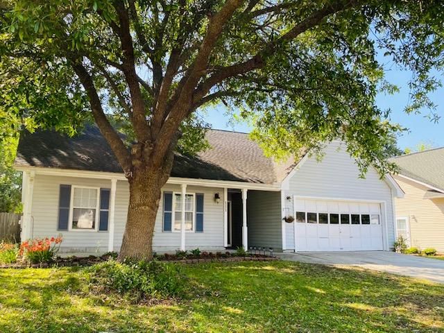 111 Retriever Ln, Goose Creek, SC 29445