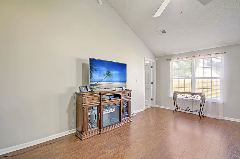 5042 Westview St, North Charleston, SC 29418