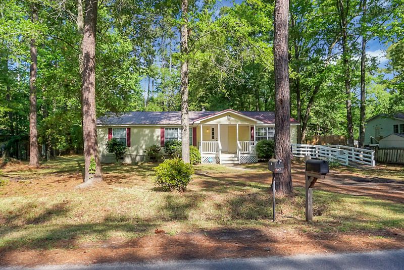 220 Cady Dr, Summerville, SC 29483