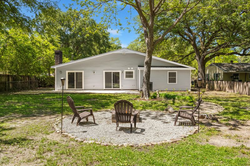 1205 Hawthorne Rd, Hanahan, SC 29410
