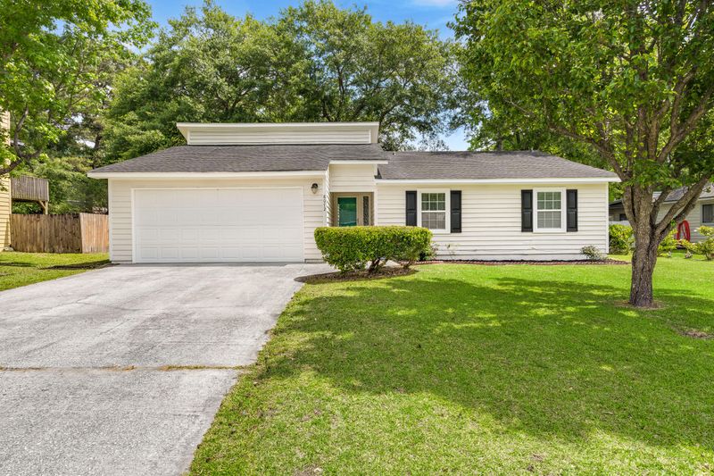 8072 New England Dr, North Charleston, SC 29420
