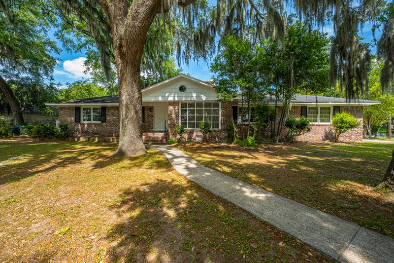 1806 Wilshire Dr, Charleston, SC 29407