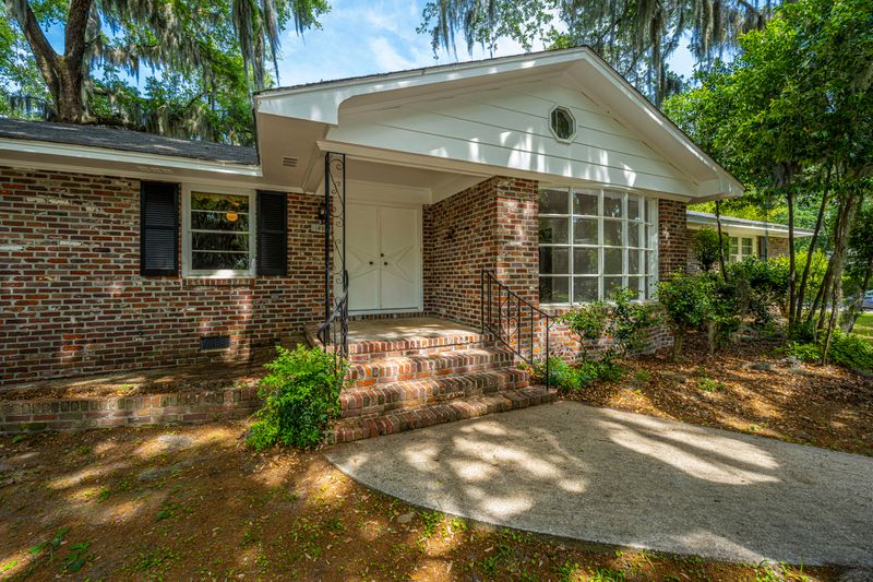 1806 Wilshire Dr, Charleston, SC 29407