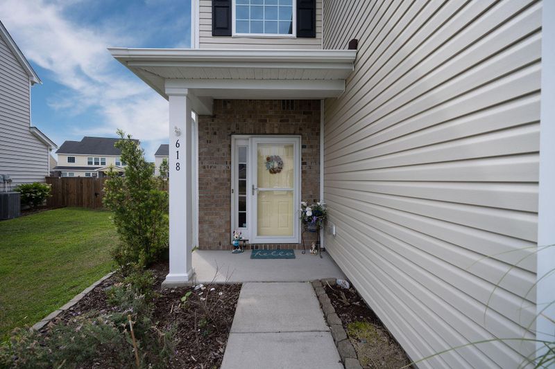 618 Redbud Ln, Summerville, SC 29483